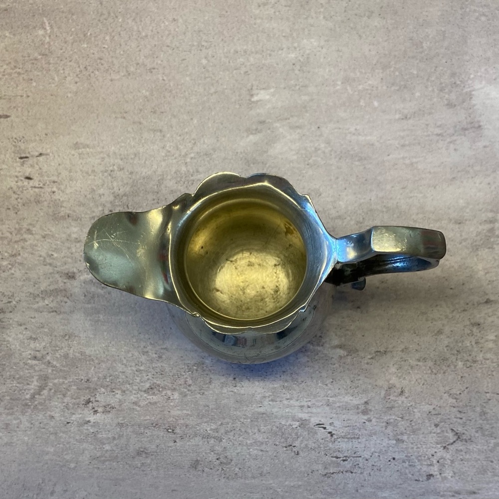 1950s Stieff Williamsburg Restoration Pewter Creamer CW-91 Monogrammed - Picture 8 of 11